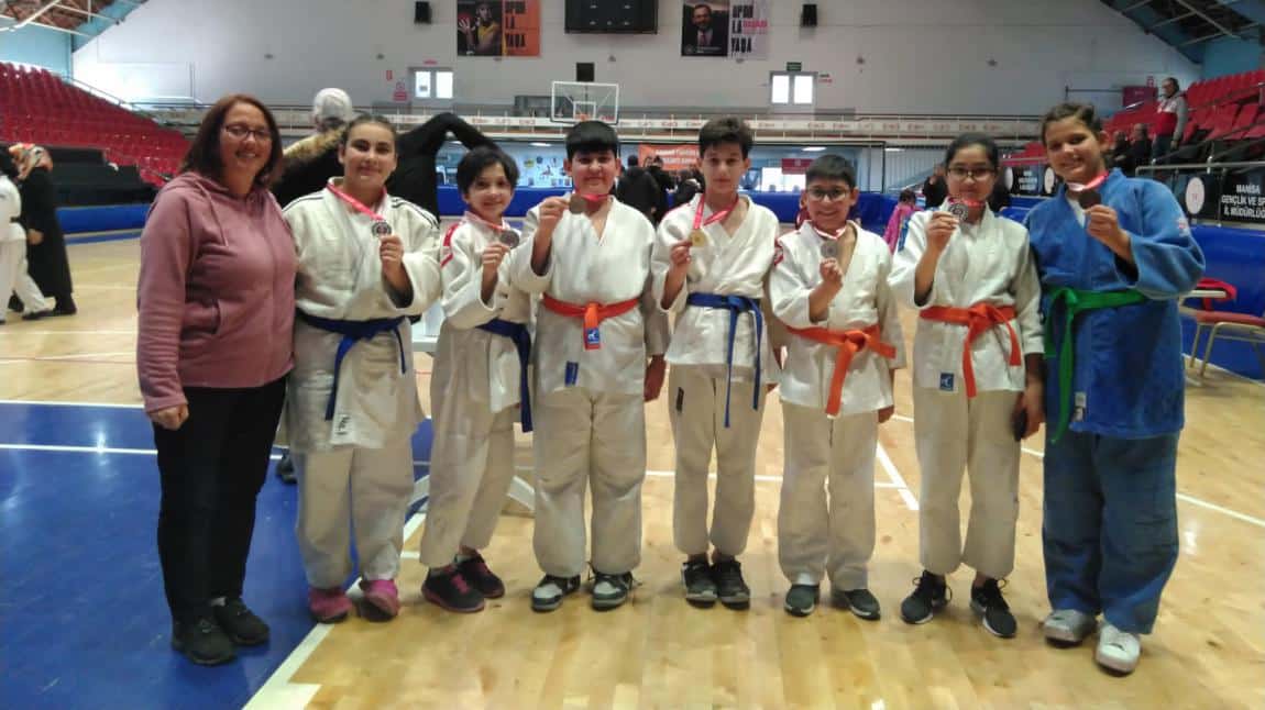 Judo Sporcusu Öğrencilerimiz Madalya ile Döndü 