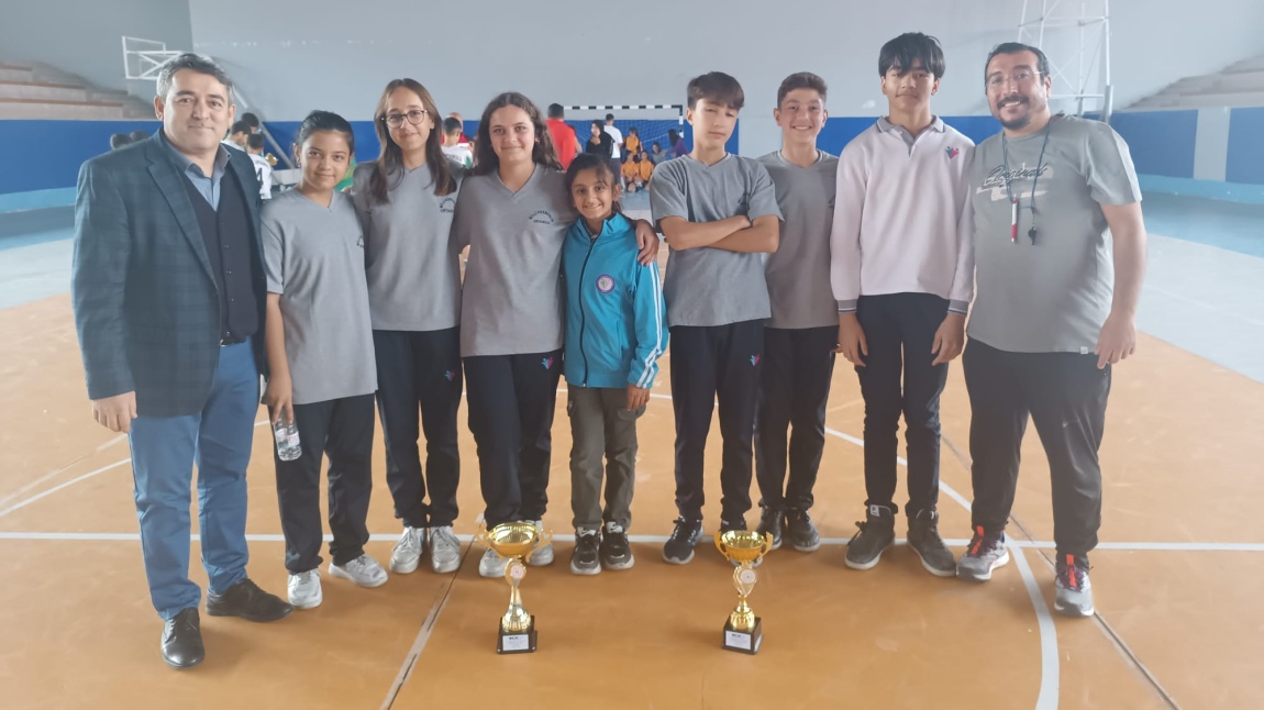 Sporcu Öğrencilerimizin Madalya ve Kupaları Takdim Edildi