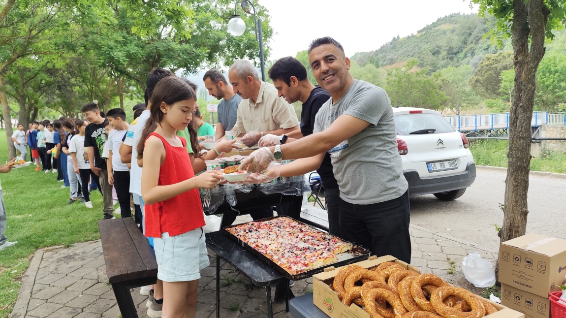 Okulumuz 5/B ve 5/D sınıfı öğrencileri kahvaltı etkinliği